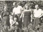 Rodzinne zdjęcie Dziurgotów z bratem Wiery oraz przyjaciółką H. Wolańską