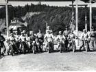 Uczestnicy wycieczki motocykowej na przejściu polsko - węgierskim. 1939 rok