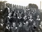 W dolnym rzędzie trzecia z lewej strony Helena Pakoszewska - zdjęcie szkolne