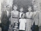 Wanda Czachor z rodzicami i dalszymi członkami rodziny - zdjęcie wykonane w Parku Stryjskim