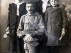 Wojciech Łamasz z synem Walentym i córkami Anielą i Hanką